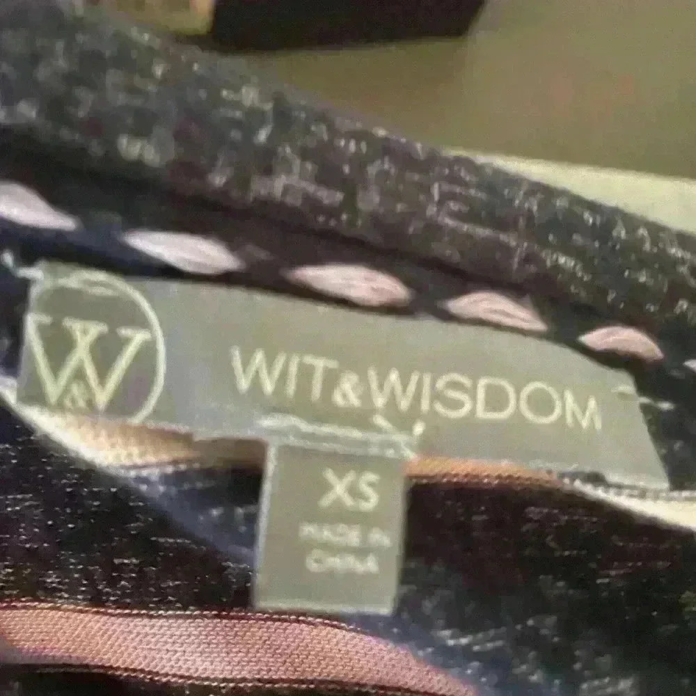 Wit & Wisdom Top NWOT - Picture 5 of 6
